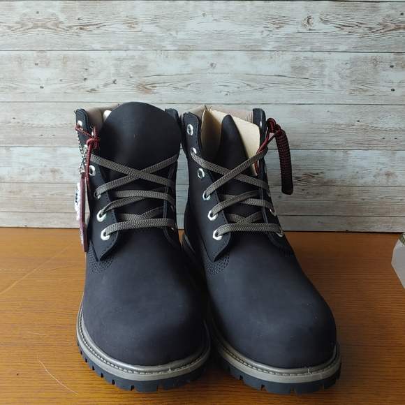 TIMBERLAND WOMEN'S PREMIUM 6-INCH WP BOOTS. BLACK - Picture 6 of 6